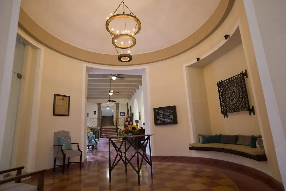 Hotel Merida 2*,